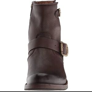 NWOB Frye Vicky Leather Boots Size 9